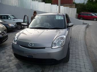 2004 Mazda Verisa Photos