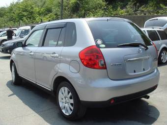 2004 Mazda Verisa Pictures