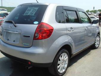 2004 Mazda Verisa Photos