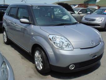 2004 Mazda Verisa Pictures