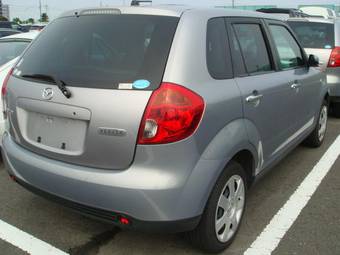 2004 Mazda Verisa Photos