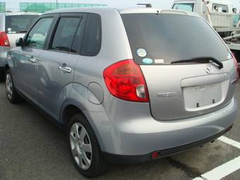2004 Mazda Verisa Photos