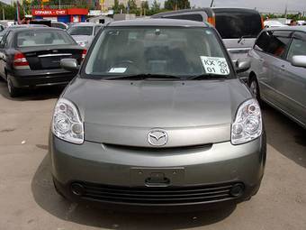 2004 Mazda Verisa Photos