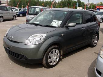 2004 Mazda Verisa Photos