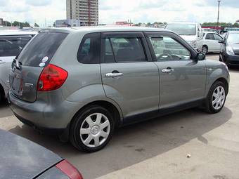2004 Mazda Verisa Photos