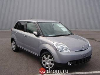 2004 Mazda Verisa Pics