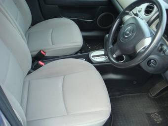 2004 Mazda Verisa Pictures