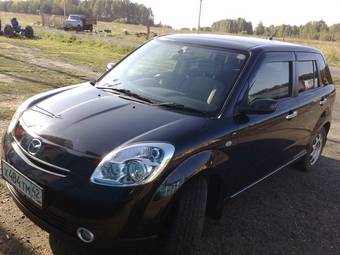 2004 Mazda Verisa Pictures