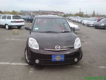 2004 Mazda Verisa Photos