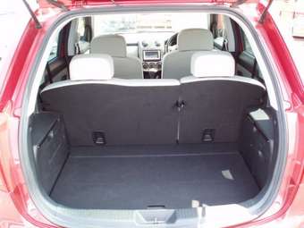 2005 Mazda Verisa Pictures