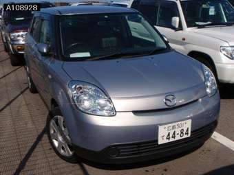 2005 Mazda Verisa Pictures