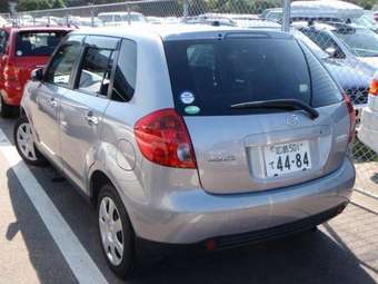 2005 Mazda Verisa Photos