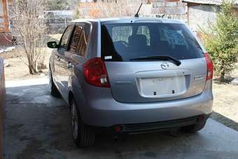 2005 Mazda Verisa Photos