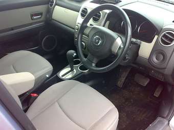 2005 Mazda Verisa Pictures