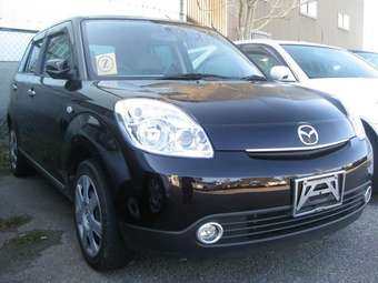 2005 Mazda Verisa Images