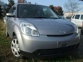 2005 Mazda Verisa Pics