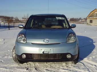 2005 Mazda Verisa Pics