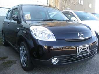 2005 Mazda Verisa Pictures