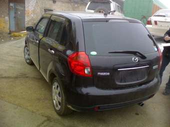 2005 Mazda Verisa Pictures