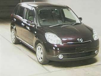 2005 Mazda Verisa Pictures