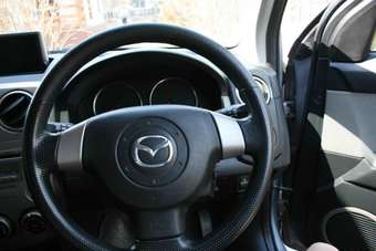 2005 Mazda Verisa Pictures