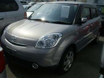 2005 Mazda Verisa Pictures