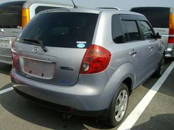 2005 Mazda Verisa Photos