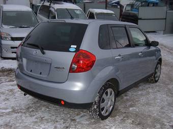 2005 Mazda Verisa Photos