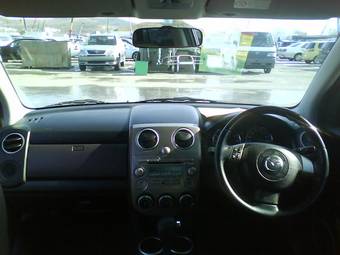 2005 Mazda Verisa Pictures