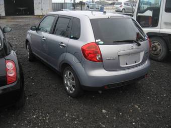 2005 Mazda Verisa Photos