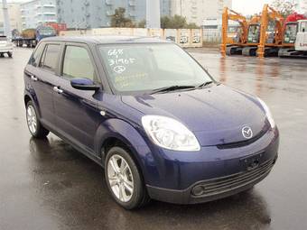 2005 Mazda Verisa Pictures