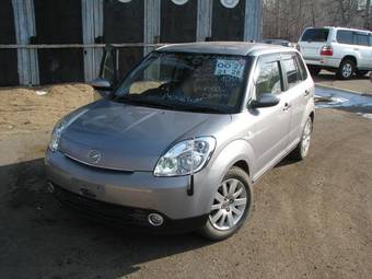 2005 Mazda Verisa Photos