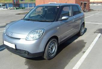 2005 Mazda Verisa Images