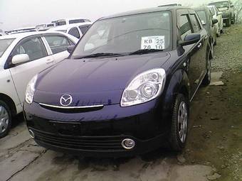 2005 Mazda Verisa Pictures