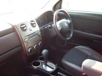 2005 Mazda Verisa Pictures