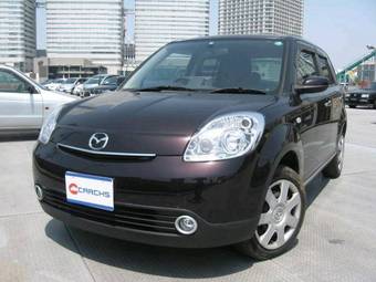 2005 Mazda Verisa Photos