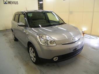 2005 Mazda Verisa Pictures