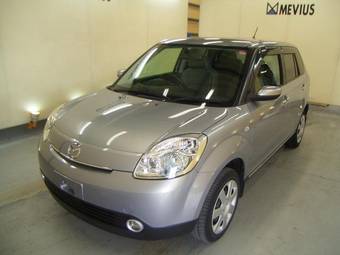 2005 Mazda Verisa Photos