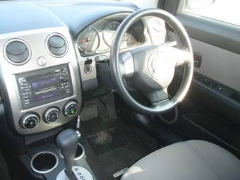 2005 Mazda Verisa Photos