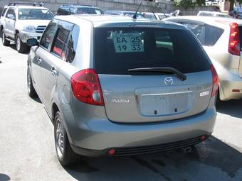 2005 Mazda Verisa Photos
