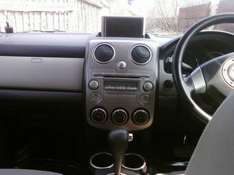 2005 Mazda Verisa Pictures