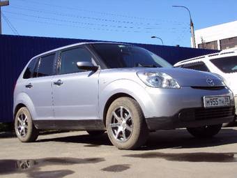 2005 Mazda Verisa Pictures