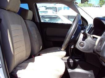 2005 Mazda Verisa Images