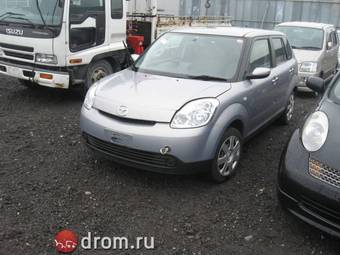 2005 Mazda Verisa Pictures