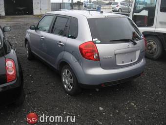 2005 Mazda Verisa Photos