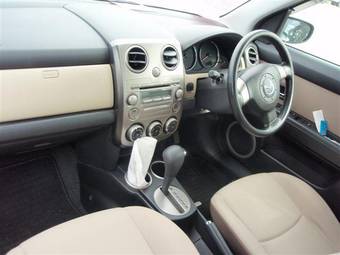 2006 Mazda Verisa Pictures