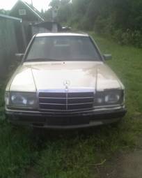 1983 Mercedes-Benz 190 Photos
