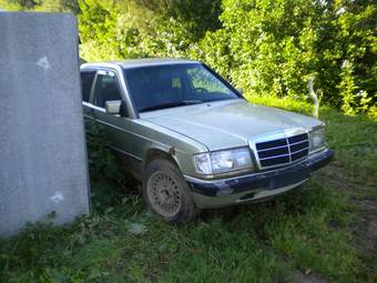 1983 Mercedes-Benz 190 Pictures