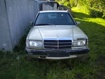 1983 Mercedes-Benz 190 Photos