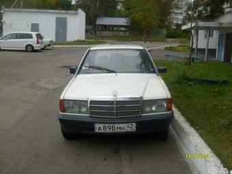 1983 Mercedes-Benz 190 Pictures